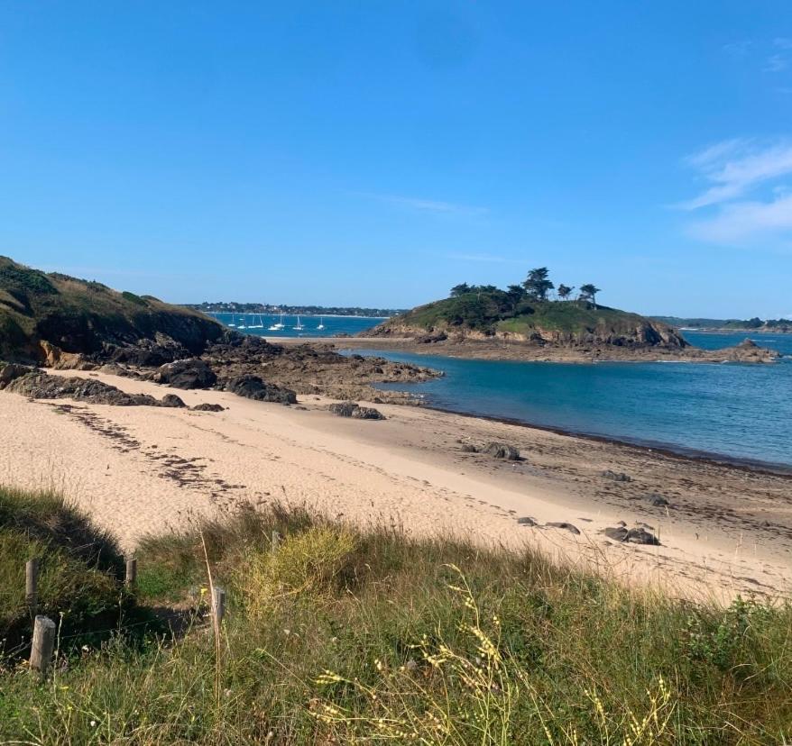 Magnifique Bas De Villa Deux Chambres Situe Pres Des Plages Et Du Golf Saint-Briac-sur-Mer Exteriör bild